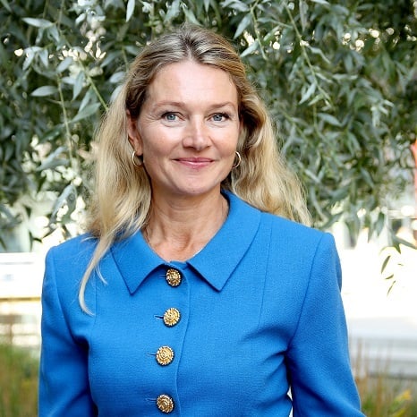 Yvonne blue_100